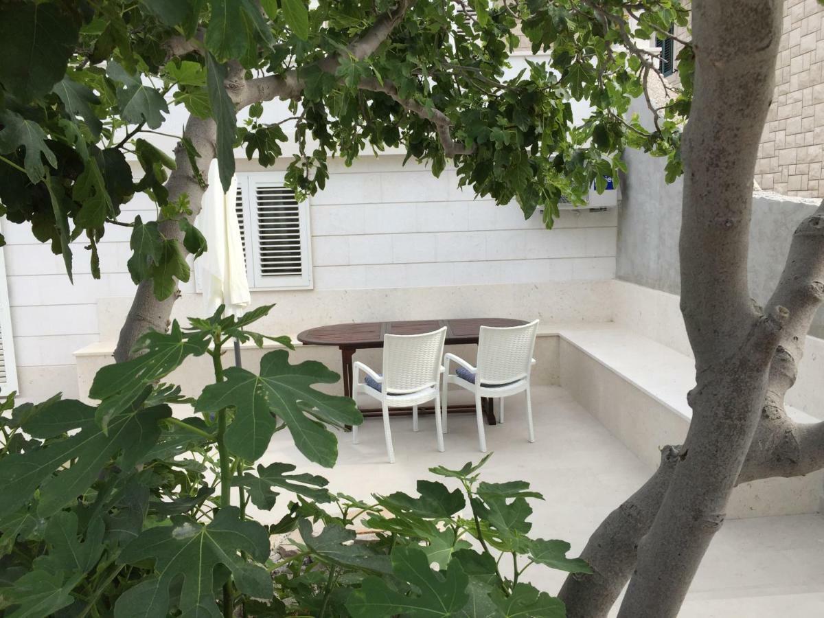 Fig Tree Leilighet Povlja  Eksteriør bilde